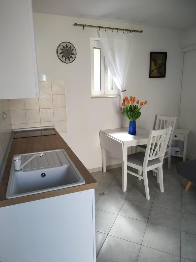Apartment Zdenka Veli Losinj Exterior photo