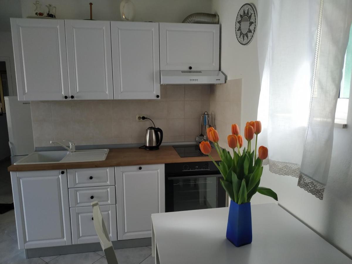 Apartment Zdenka Veli Losinj Exterior photo