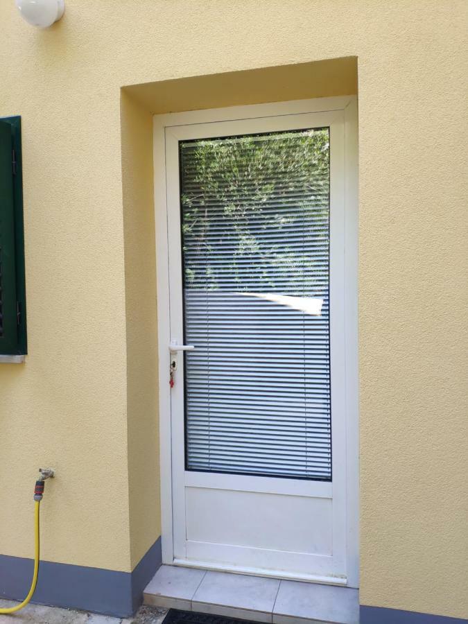 Apartment Zdenka Veli Losinj Exterior photo