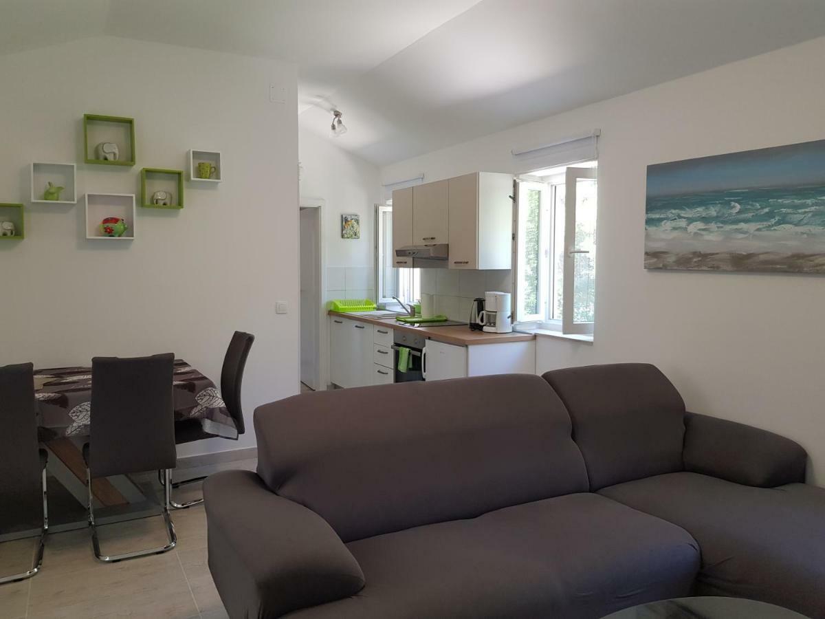 Apartment Zdenka Veli Losinj Exterior photo