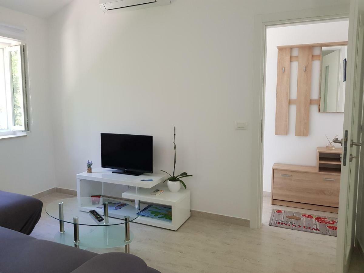 Apartment Zdenka Veli Losinj Exterior photo