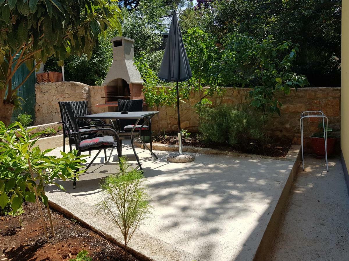 Apartment Zdenka Veli Losinj Exterior photo